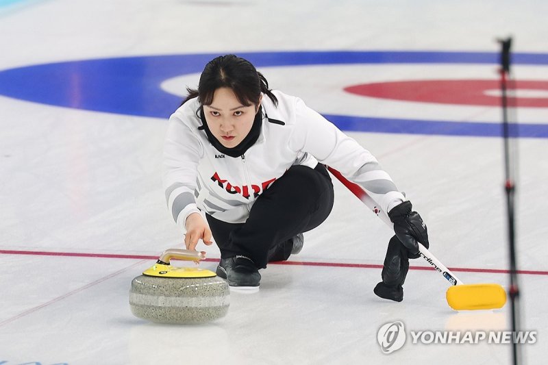 [아시안게임] 팀킴에서 혼성 2인조로…김경애 "첫 패배 아쉽지만 괜찮아"