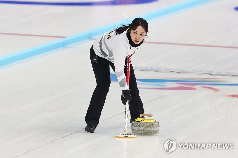 [아시안게임] 팀킴에서 혼성 2인조로…김경애 "첫 패배 아쉽지만 괜찮아"