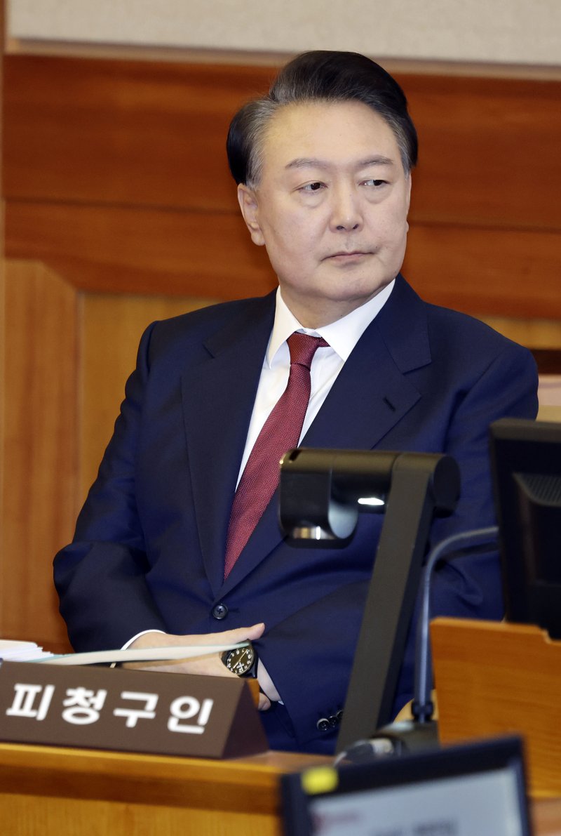 윤석열 대통령이 4일 서울 종로구 헌법재판소에서 열린 탄핵심판 5차 변론기일에 출석해 있다. 사진=연합뉴스