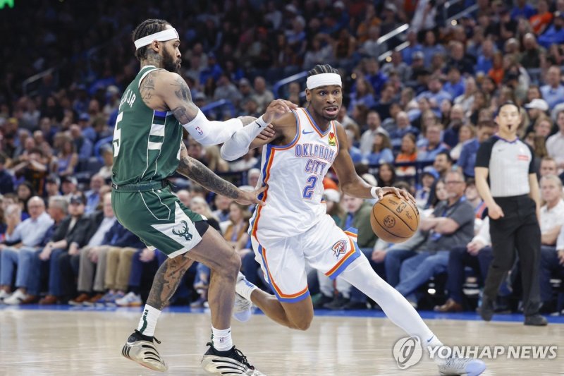 드리블하는 샤이 길저스알렉산더 (출처=연합뉴스)