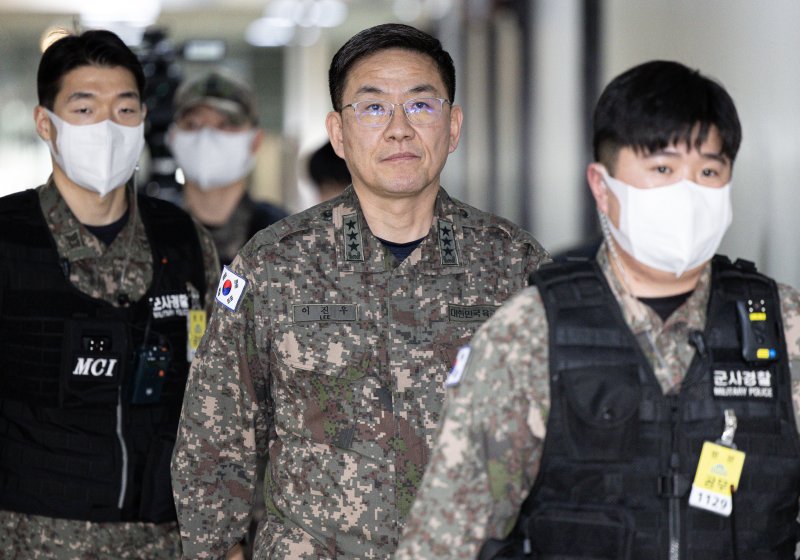 이진우 전 수도방위사령부 사령관이 지난 1월 22일 오후 서울 여의도 국회에서 열린 윤석열 정부의 비상계엄 선포를 통한 내란 혐의 진상규명 국정조사 1차 청문회에 출석하고 있다. 뉴스1