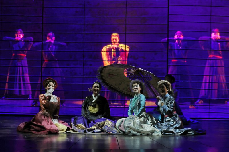 '명성황후' 30년, 윤호진 예술감독 "돈도 권력도 아닌 돈키호테 정신과 꿈"