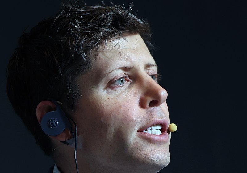 챗GPT 개발사 오픈AI의 샘 올트먼 최고경영자(CEO)가 4일 서울 중구 플라자호텔에서 열린 카카오 전략적 제휴 체결 공동 기자간담회에서 발언하고 있다. 2025.2.4/뉴스1 ⓒ News1 오대일 기자