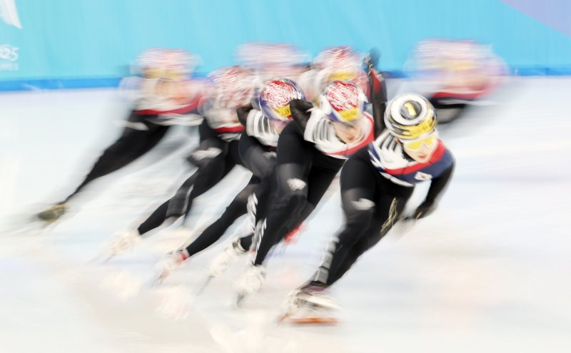 하얼빈 동계아시안게임에 출전하는 대한민국 쇼트트랙 대표팀이 4일 중국 헤이룽장성 하얼빈 빙상훈련센터 다목적홀에서 훈련하고 있다.2025.2.4/뉴스1 ⓒ News1 이승배 기자