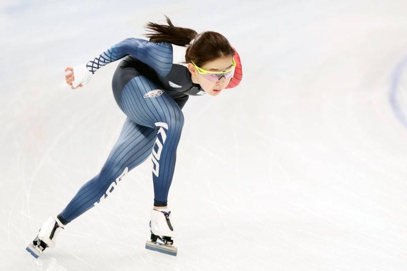 하얼빈 동계아시안게임에 출전하는 대한민국 스피드 스케이팅 김민선이 5일 중국 헤이룽장성 하얼빈 스피드 스케이트 오벌에서 훈련하고 있다. 2025.2.5/뉴스1 ⓒ News1 이승배 기자