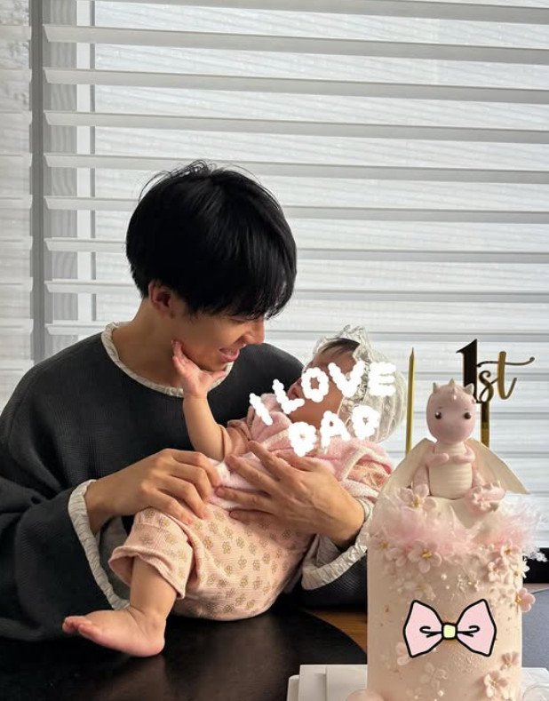 이승기, 첫 돌 맞은 딸 안고 함박 웃음…이다인 "나의 작은 천사"