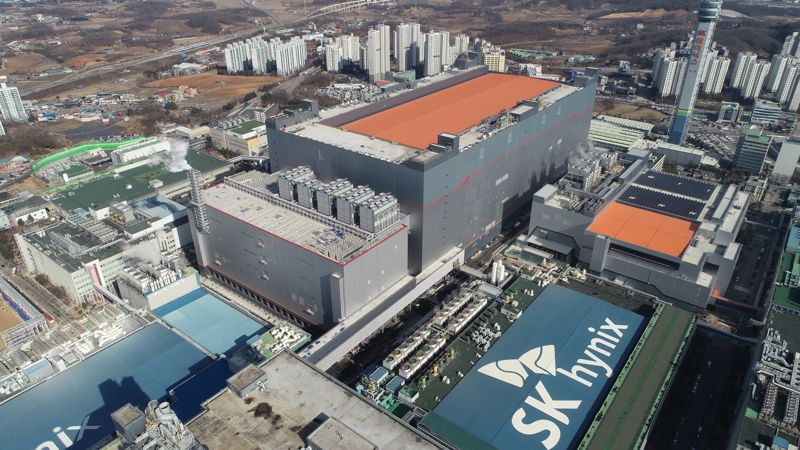 "성과급 1500% 받고, 자사주 30주 더"... SK하이닉스 '새출발 격려금'
