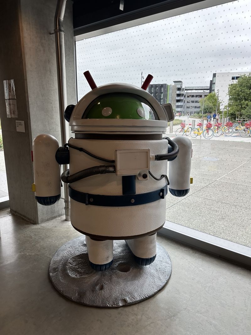 미국 캘리포니아주 마운틴뷰에 위치한 구글 본사 베이뷰 빌딩내에 전시된 안드로이드 로봇. 사진=홍창기 기자