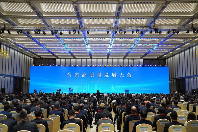 5일 중국 광둥성 성도 광저우에서 광둥성 정부 주최로 열린 '고질량 발전대회'에서 참석자들이 발언하고 있다. 바이두 웹사이트 갈무리