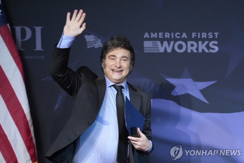 도널드 트럼프 미 대통령의 플로리다 마러라고 리조트를 찾은 하비에르 밀레이 아르헨티나 대통령 (출처=연합뉴스)