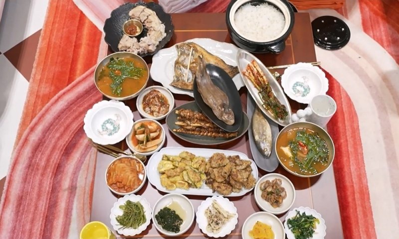 '나혼산' 박지현, '목포 누나' 박나래 12첩 반상에 감동+울컥