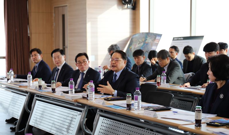 농해수위 "해운산업 적극 지원"... 인천 항만시설 현장방문