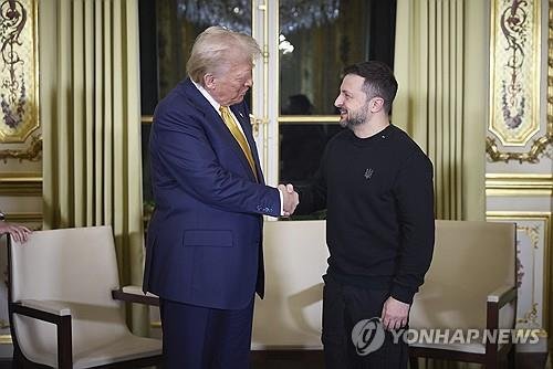 트럼프 미국 대통령(왼쪽)과 젤렌스키 우크라이나 대통령 (출처=연합뉴스)