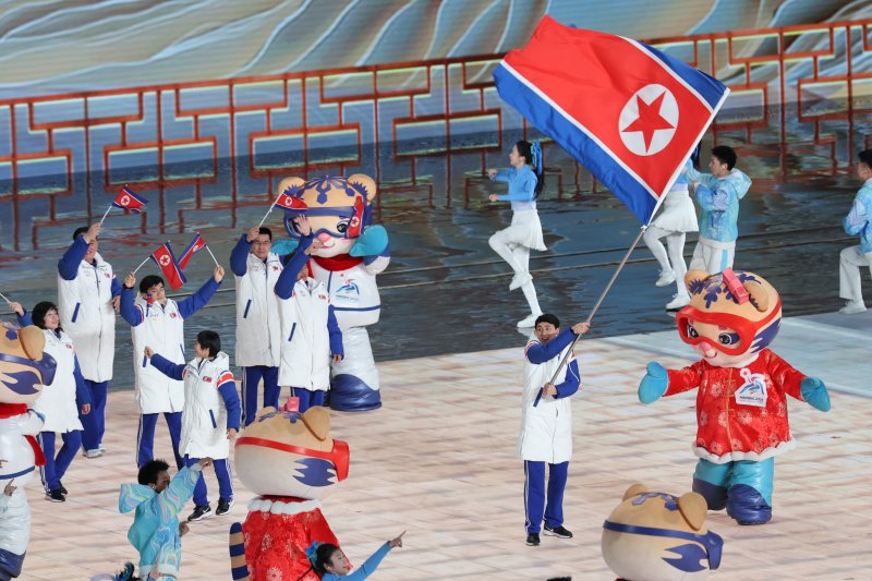 7일(현지시간) 중국 헤이룽장성 하얼빈 국제 컨벤션 전시 스포츠센터에서 열린 제9회 하얼빈 동계아시안게임 개막식에서 북한 선수단이 입장하고 있다. 2025.2.7/뉴스1 ⓒ News1 이승배 기자