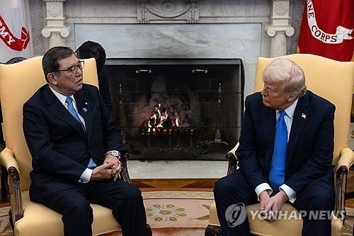 백악관에서 회담하는 트럼프와 이시바 (출처=연합뉴스)