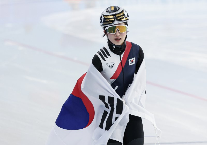 쇼트트랙 신성 김길리, 대회 첫 2관왕... 한국 쇼트트랙 초반 레이스 미쳤다! [하얼빈 AG]