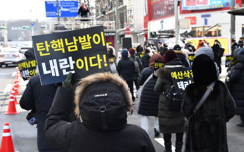 "계엄은 정당한 권한"...광주서 첫 윤석열 탄핵반대 집회