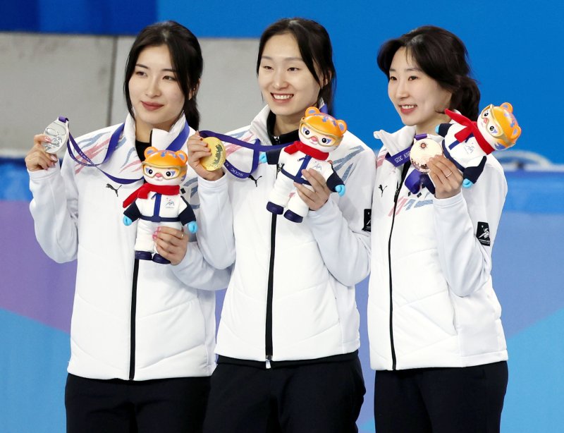 쇼트트랙 여자 1000m 운까지 따라준다.... 김길리, 최민정, 심석희 전원 결승행 [하얼빈 AG]