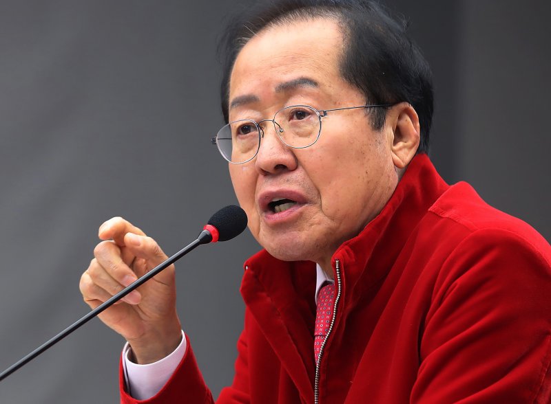 홍준표 대구시장이 지난 1월 31일 오후 대구시청 산격청사에서 열린 '2025년 제1차 청년정책조정위원회'에 참석해 인사말을 하고 있다. 뉴스1
