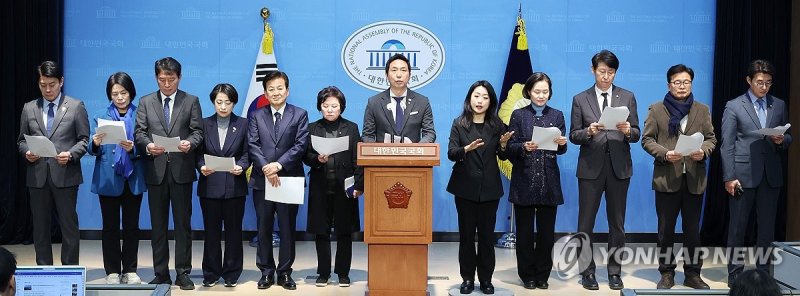 AI 및 R&D 증액 요구 회견하는 야당 소속 과방위원들 (출처=연합뉴스)