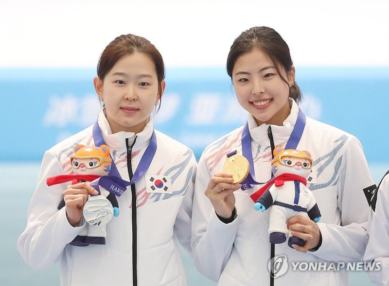 [속보] 여자 빙속 500m 김민선‧이나현, 금은 메달 싹쓸이 쾌거