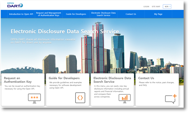 영문 Open DART 서비스 메인 홈페이지 및 데이터 조회 서비스 예시. 금융감독원 제공.