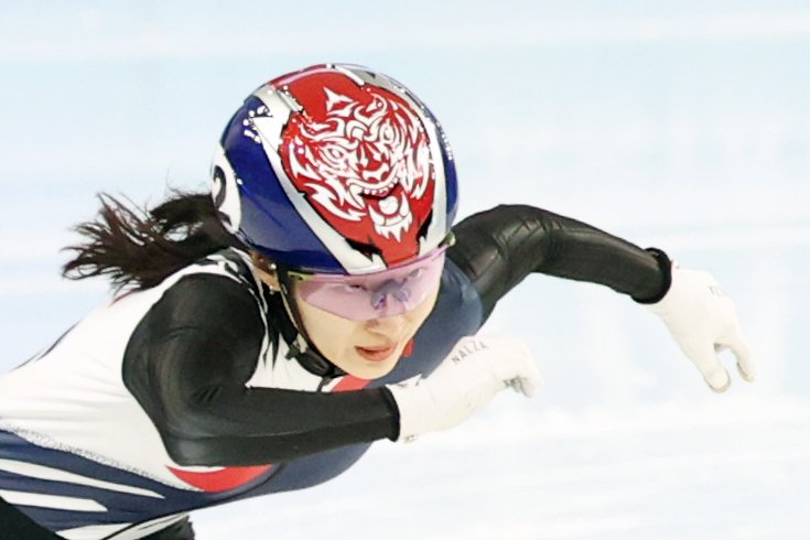 9일(현지시간) 중국 헤이룽장성 하얼빈 빙상훈련센터 다목적홀에서 열린 하얼빈 동계아시안게임 쇼트트랙 여자 1,000m 결승에서 대한민국 최민정이 역주하고 있다. 이날 최민정은 쇼트트랙 여자 1000m 우승을 차지하며 2025 하얼빈 동계 아시안게임 3관왕에 올랐다. 2025.2.9/뉴스1 ⓒ News1 이승배 기자