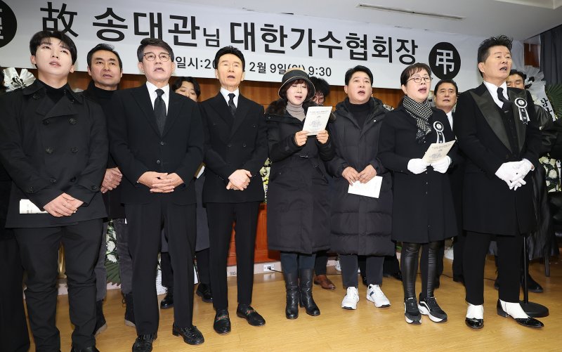 [뉴스1 PICK]故송대관 '해뜰날' 들으며 영면…'눈물의 영결식'