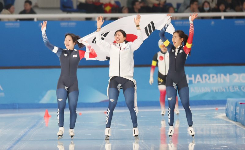 주말 쇼트트랙‧빙속 광폭 행보 … 한국 금 11개 종합 2위 ‘우뚝’ [하얼빈 AG]