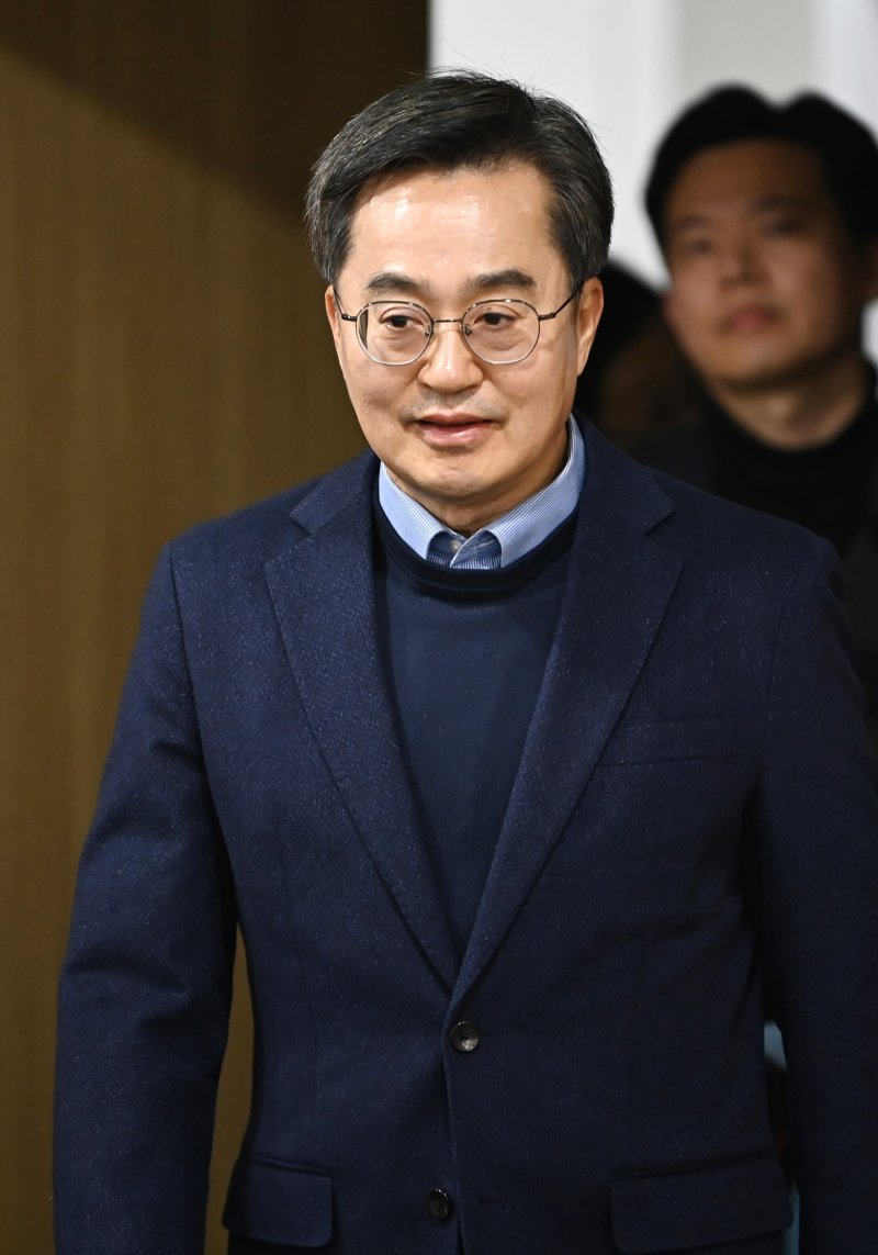 조기대선 불붙이는 야권..잠룡 떠오른 3金 몸푼다