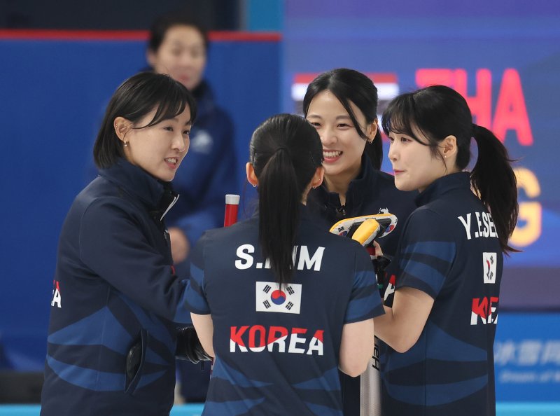 '예선 6연승' 女컬링 대표팀, 준결승 진출 확정 [하얼빈AG]