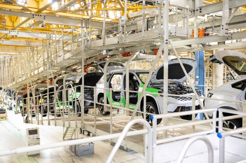 르노 부산공장, 미래차 기지로… 국내 첫 혼류 생산 준비 끝