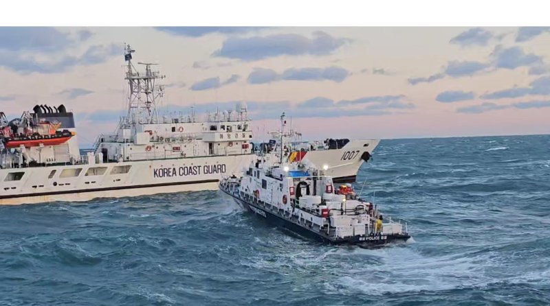 [여수=뉴시스] 박기웅 기자 = 9일 오전 1시41분께 전남 여수시 하백도 동쪽 약 17㎞ 해상에서 139t급 어선 22서경호의 침몰 추정 사고가 발생, 해경이 수색 작업을 벌이고 있다. (사진 = 여수해양경찰서 제공) 2025.02.09. photo@newsis.com *재판매 및 DB 금지