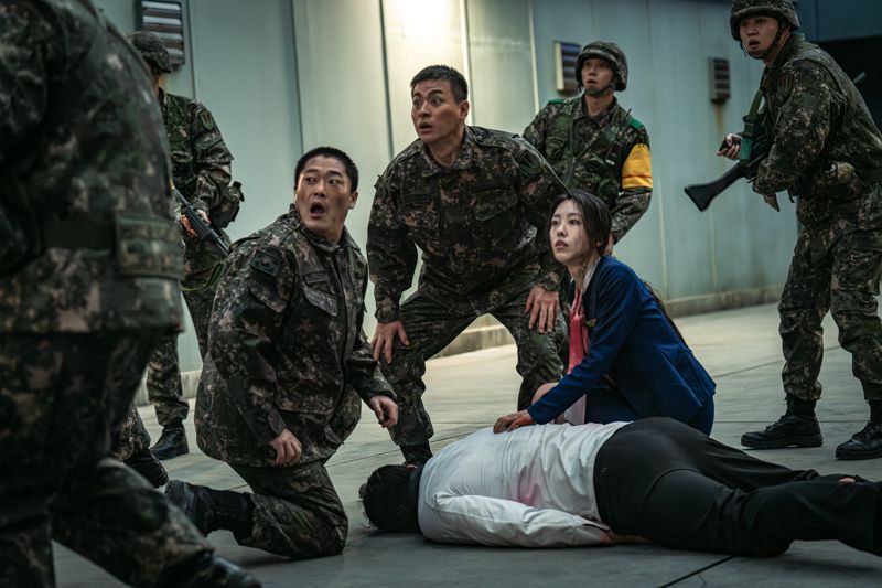 좀비 공포에 로맨스&middot;웃음 더했다... 박정민&middot;지수 활약한 '뉴토피아'