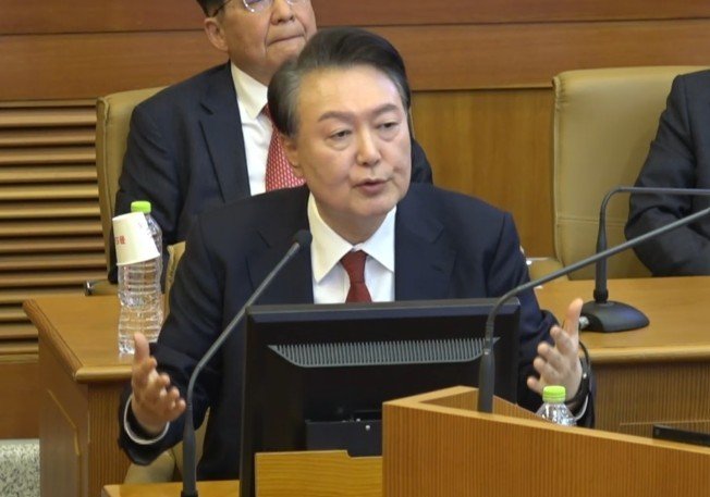윤석열 대통령이 6일 서울 종로구 헌법재판소에서 열린 탄핵 심판 6차 변론기일에서 발언하고 있다. (헌법재판소 제공) 2025.2.6/뉴스1