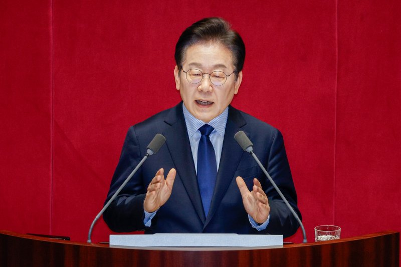 이재명, 대선 청사진 '잘사니즘'으로 중도층 공략..."진보·보수정책 총동원"
