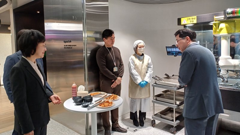 오유경 식약처장 "국내 조리로봇 글로벌 진출 도울 것"