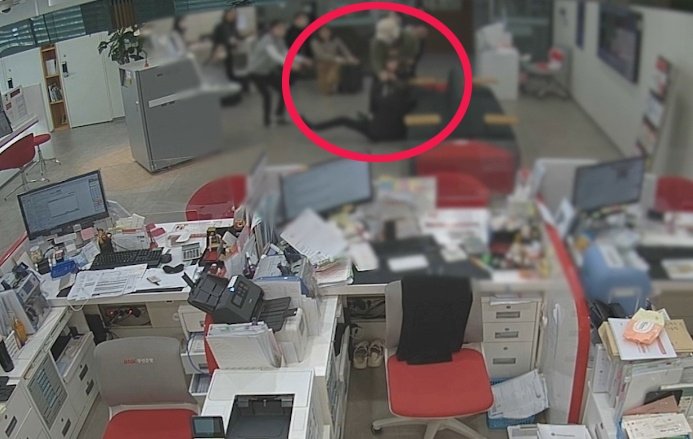 '공룡물총' 은행 강도 잡은 50대男, 뜻밖의 정체.."상황 해결할 사람 나밖에 없다"
