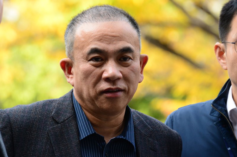 김건희 여사 공천 개입 의혹 핵심 당사자인 명태균 씨가 지난해 11월 14일 오후 영장실질심사를 받기 위해 경남 창원시 성산구 소재 창원지방법원에 출석하고 있다. 뉴시스