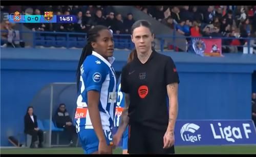상대 선수 사타구니를 '쓱'…발칵 뒤집힌 여자축구계
