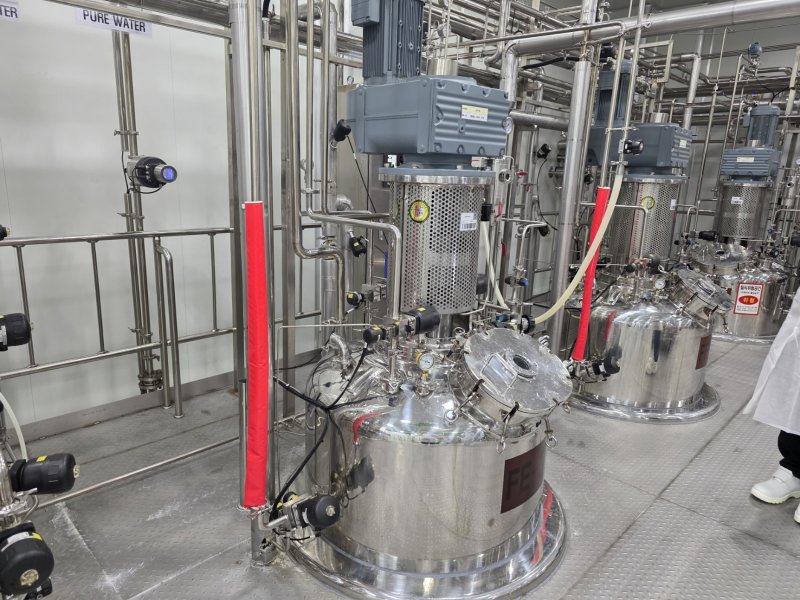 hy 평택공장 프로바이오틱스 플랜트. 배지에 접종이 진행 중이다. ⓒ News1 이형진 기자