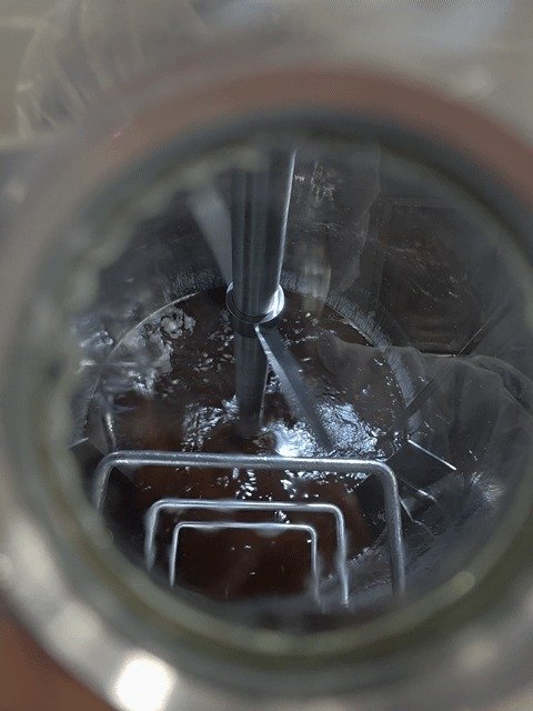 hy 평택공장 바이오플랜트에서 배지가 생산되어 있다.