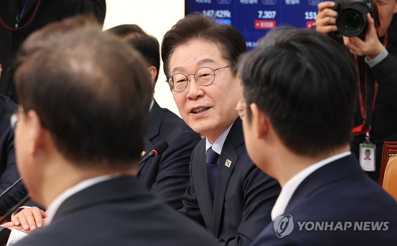 이재명 대표, 김정욱 신임 변협 회장 당선인 접견 (출처=연합뉴스)