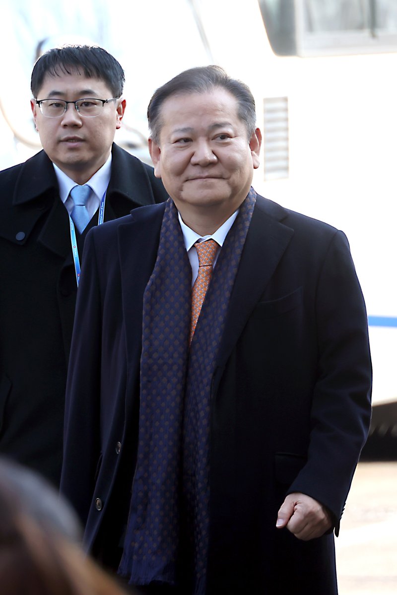 [서울=뉴시스] 사진공동취재단 = 이상민 전 행정안전부 장관이 11일 오전 서울 종로구 헌법재판소에서 열린 윤석열 대통령 탄핵 심판 7차 변론기일에 증인으로 출석하고 있다. 2025.02.11. photo@newsis.com