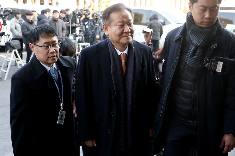 [서울=뉴시스] 사진공동취재단 = 이상민 전 행정안전부 장관이 11일 오전 서울 종로구 헌법재판소에서 열린 윤석열 대통령 탄핵 심판 7차 변론기일에 증인으로 출석하고 있다. 2025.02.11. photo@newsis.com