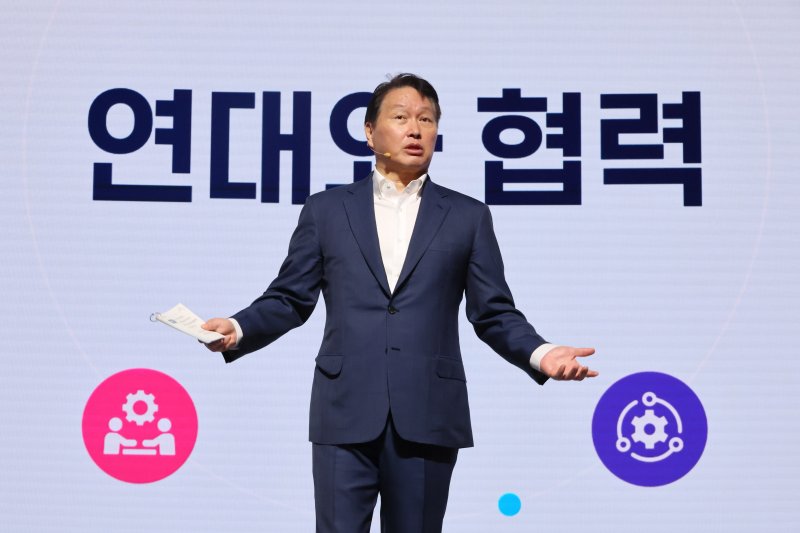 최태원 대한상공회의소 회장이 11일 서울 중구 신기업가정신협의회(ERT)에서 열린 ERT 멤버스데이에서 기조강연을 하고 있다. 연합뉴스