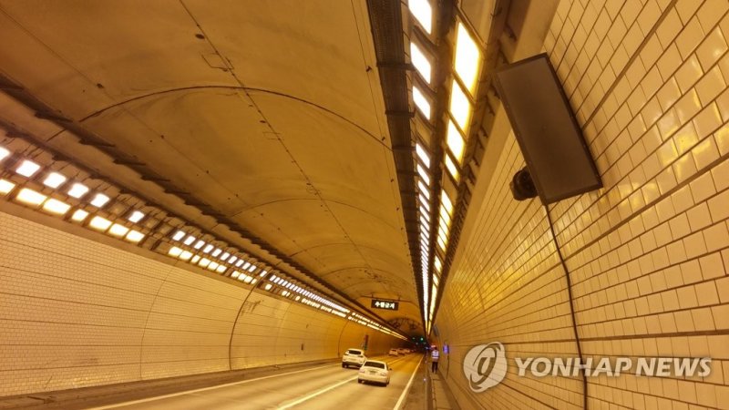 고속도로의 한 터널 (출처=연합뉴스)