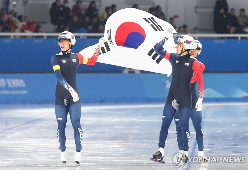 [아시안게임] 빙속 남자 팀 추월 은메달…이승훈 역대 최다 메달 신기록(종합2보)