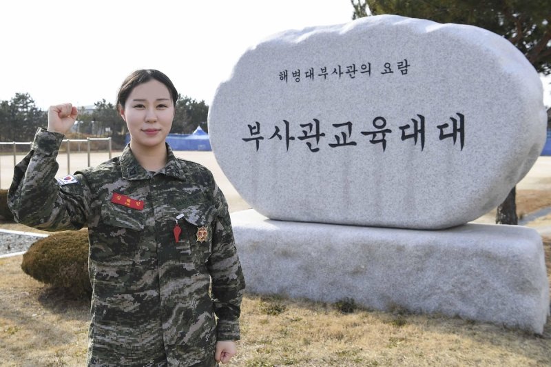 머리카락 기부한 김해인 중사 (출처=연합뉴스)
