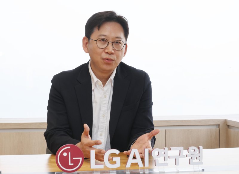 배경훈 LG AI연구원 원장이 LG AI 연구원의 5년 성과와 한국의 AI 경쟁력 강화 방안에 대해 말하고 있다. 사진=박범준 기자